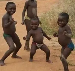 AFRICAN KIDS DANCING